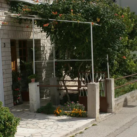Apartments By The Sea Pisak, Omis - 1010 Apartman Mimice