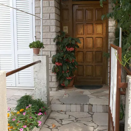Apartments By The Sea Pisak, Omis - 1010
